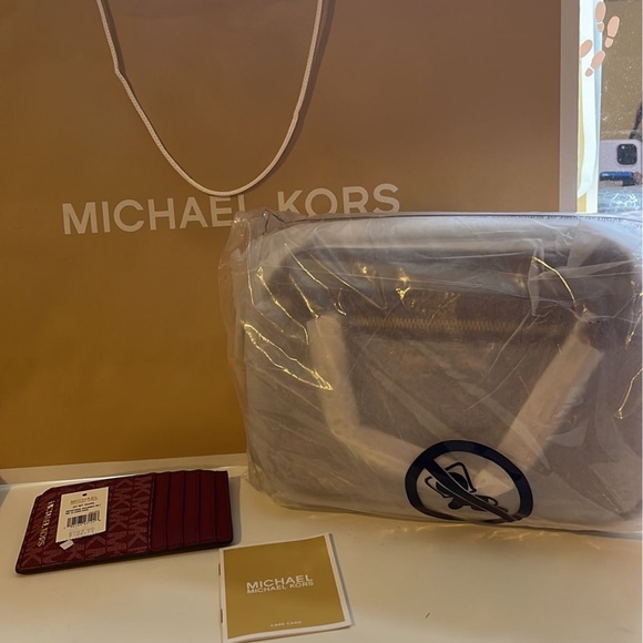 Michael kors bundle - Picture 2 of 10